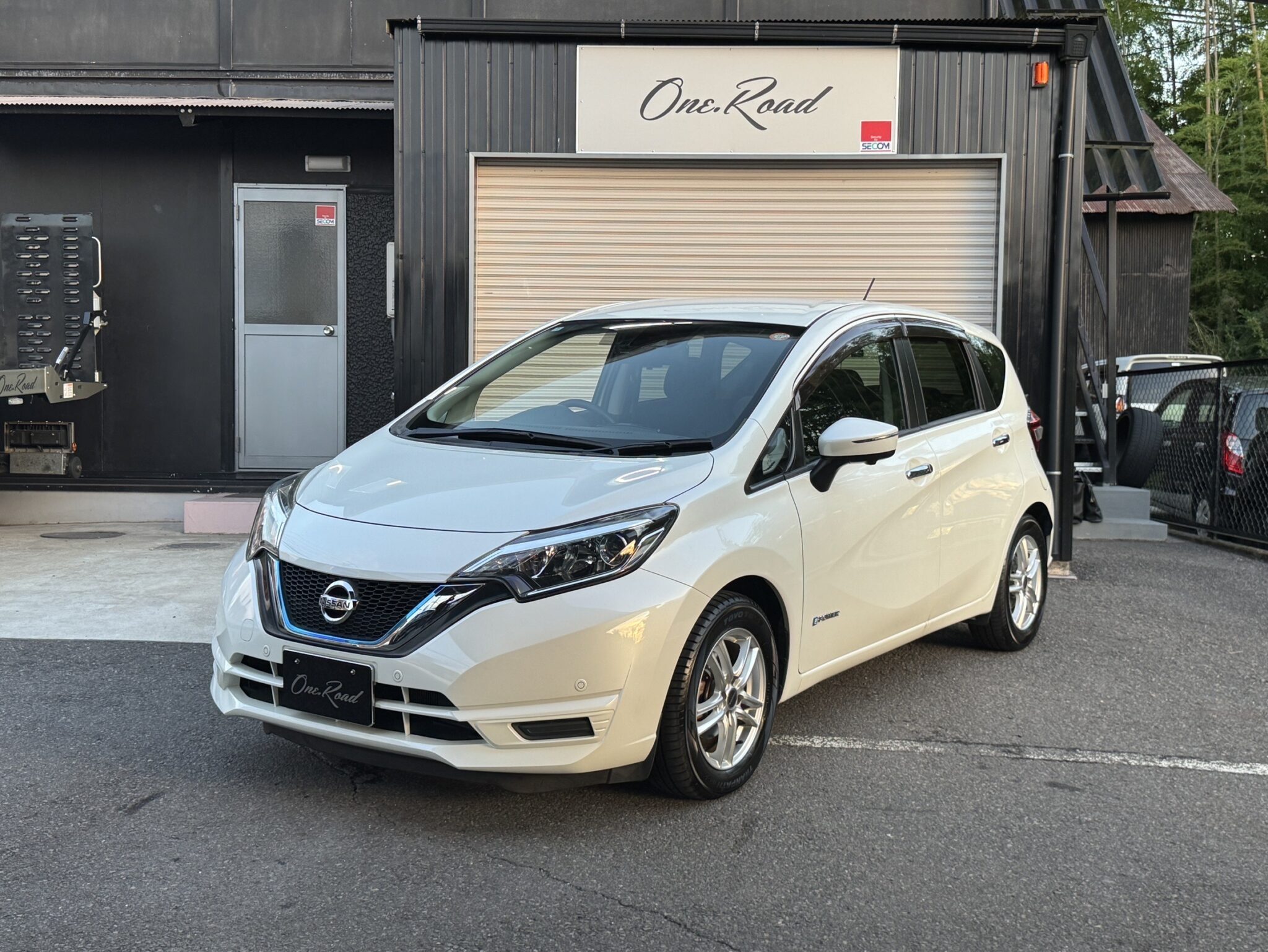 日産　ノート　eパワー　X